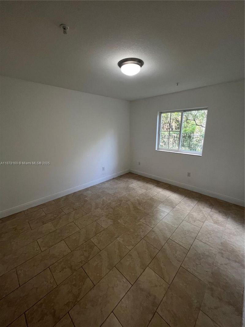 211 W 79th Pl, Unit 302, Hialeah, FL 33014 Photo
