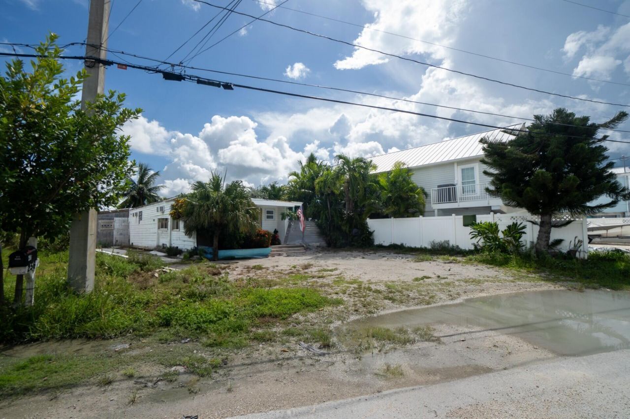 256 Mars Lane, Geiger, FL 33040 Photo