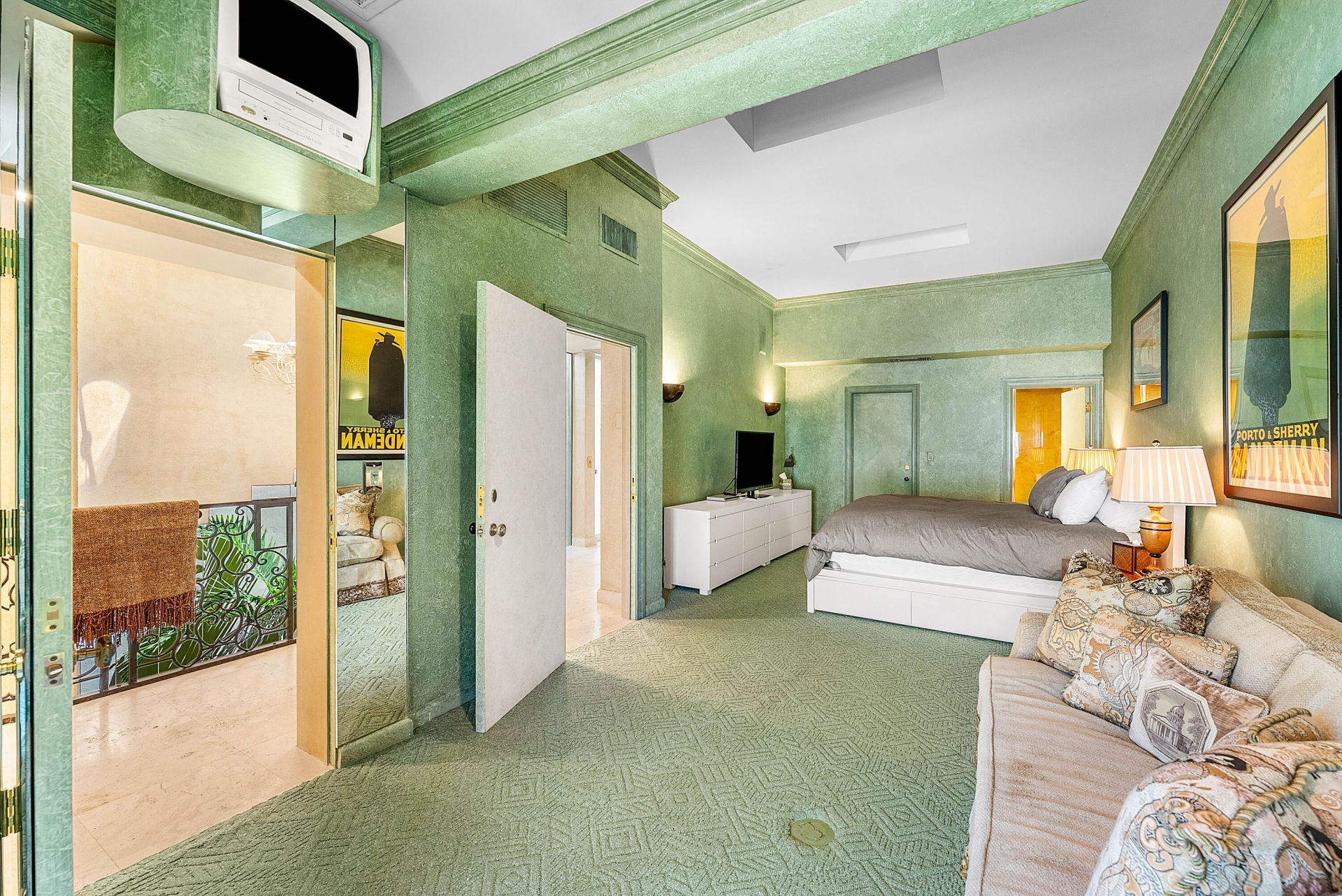 13 Sloans Curve Drive, Unit 13, Palm Beach, FL 33480 Photo