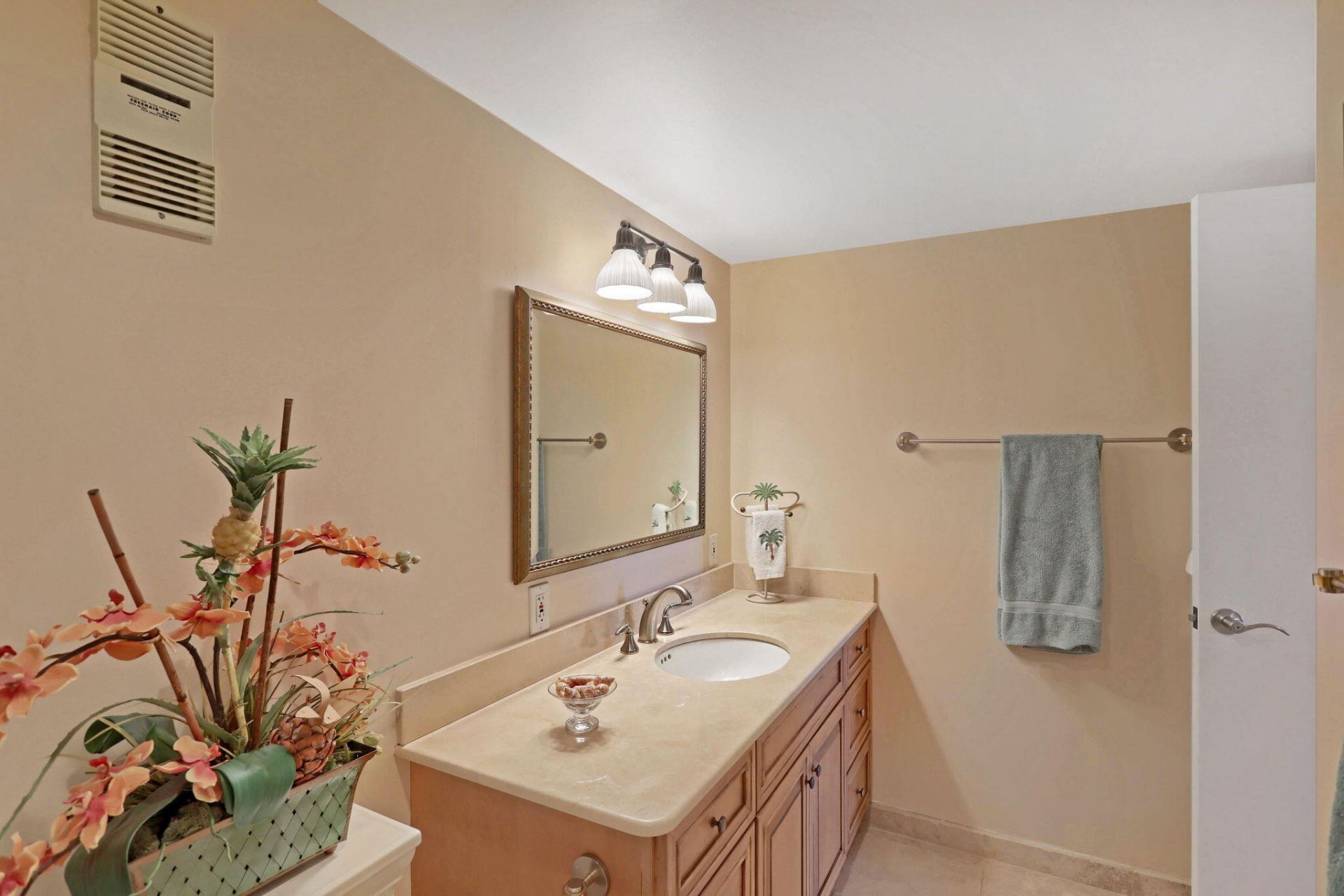 5550 N Ocean Drive, Unit 20 C, Singer Island, FL 33404 Photo