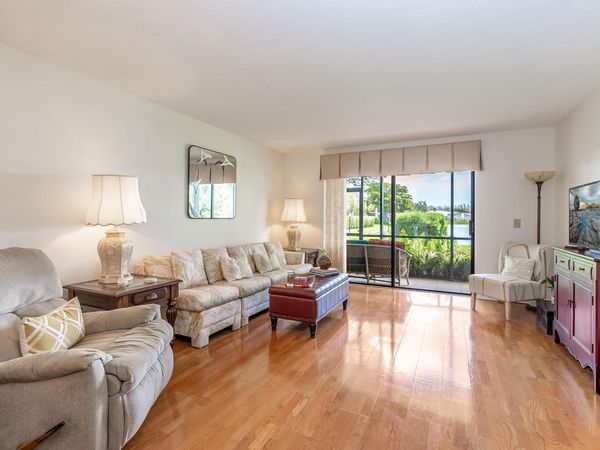 140 Lake Nancy 113 Lane, Unit 113, West Palm Beach, FL 33411