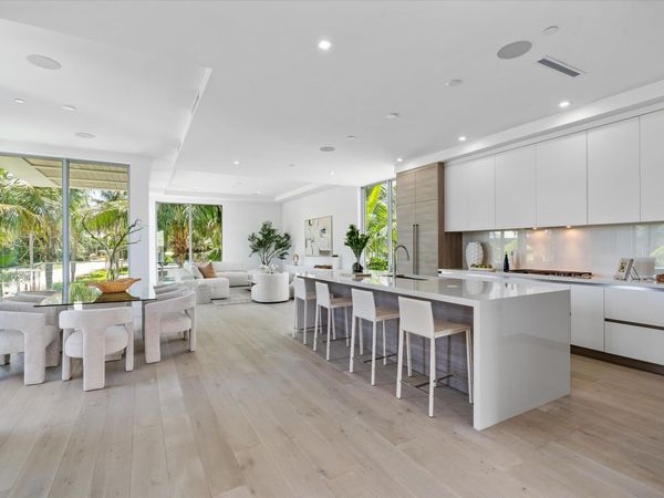 1070 Del Harbour Drive, Delray Beach, FL 33483