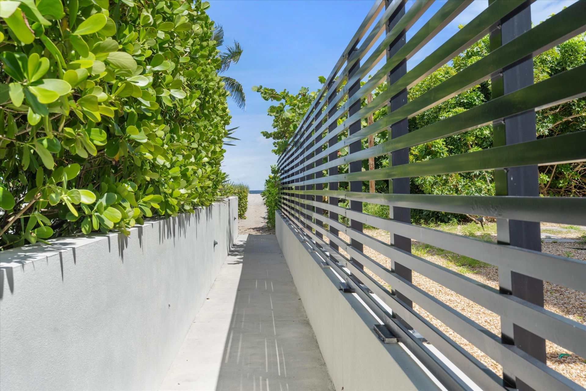 1070 Del Harbour Drive, Delray Beach, FL 33483 Photo