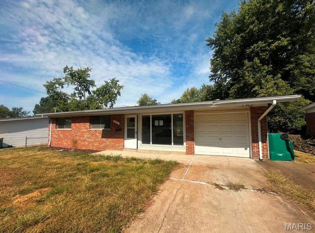2353 Hallwood Drive, Saint Louis, MO 63136 Main Photo