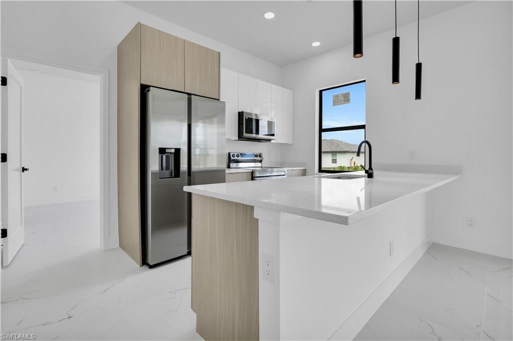 2817 NW 2nd St, Cape Coral, FL 33993 Photo