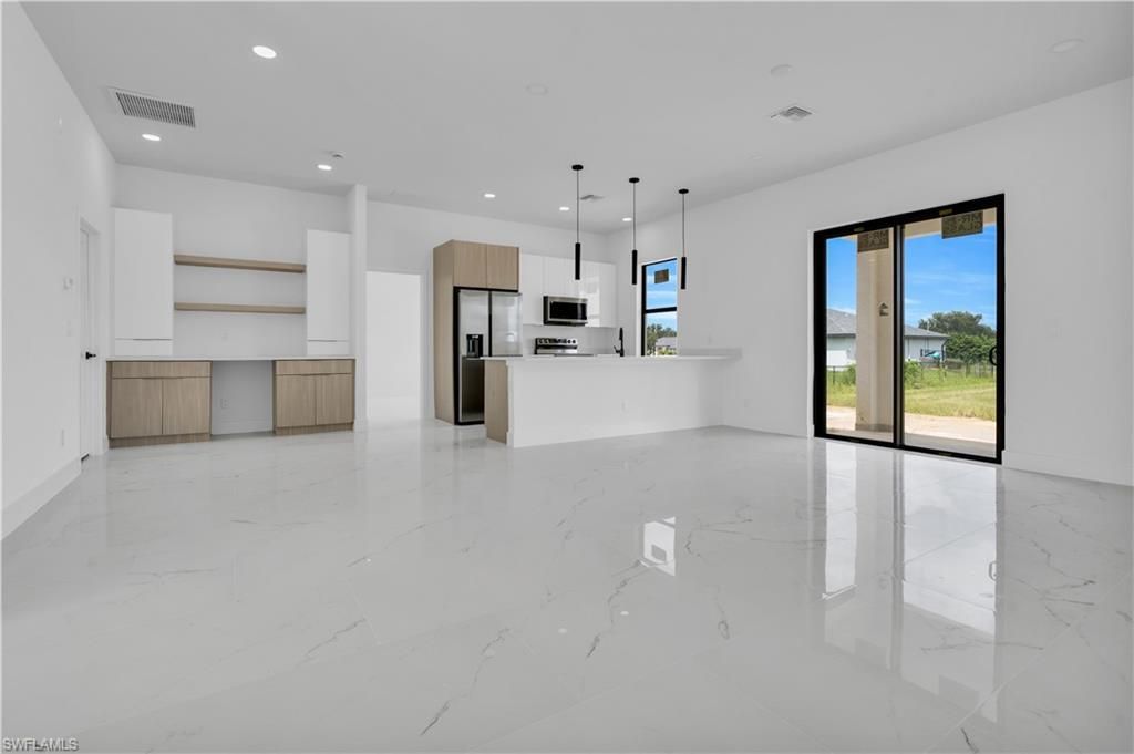 2817 NW 2nd St, Cape Coral, FL 33993 Photo