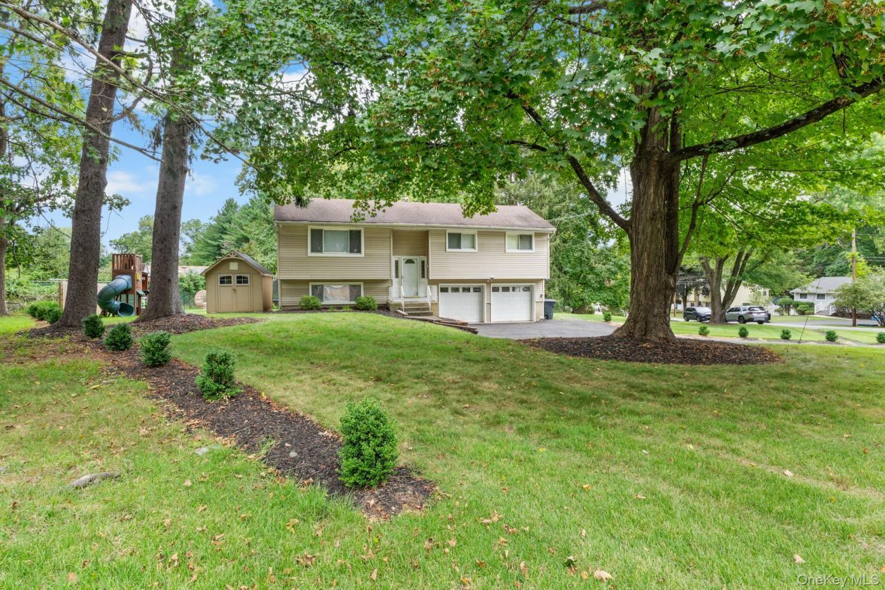 1 Phillips Drive, Airmont, NY 10901 Main Photo