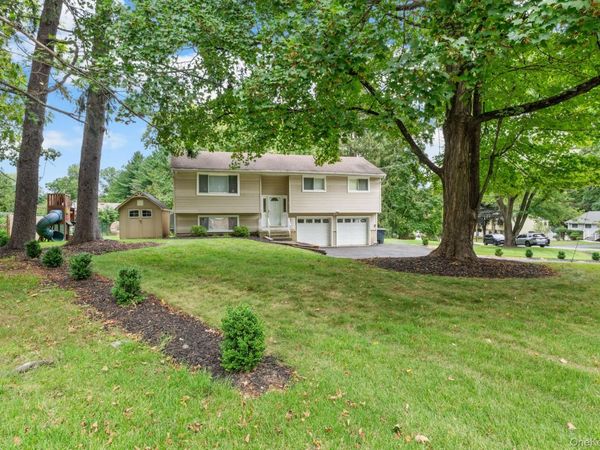 1 Phillips Drive, Airmont, NY 10901