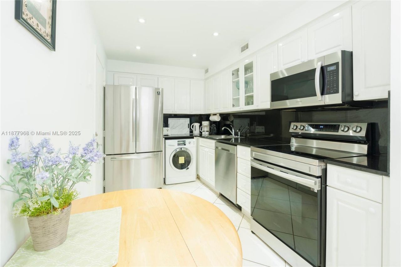 6770 Indian Creek Dr, Unit 15T, Miami Beach, FL 33141 Photo