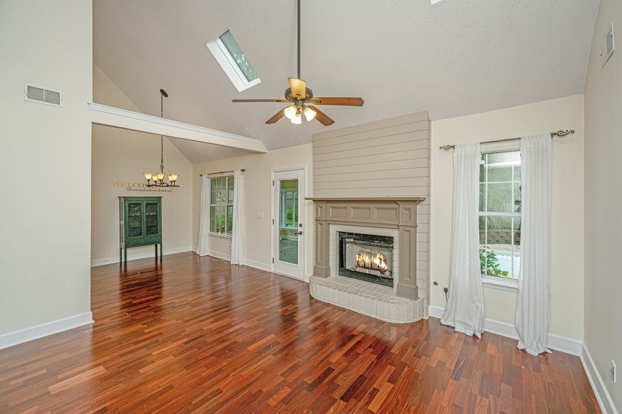 204 Factors Walk Photo 10