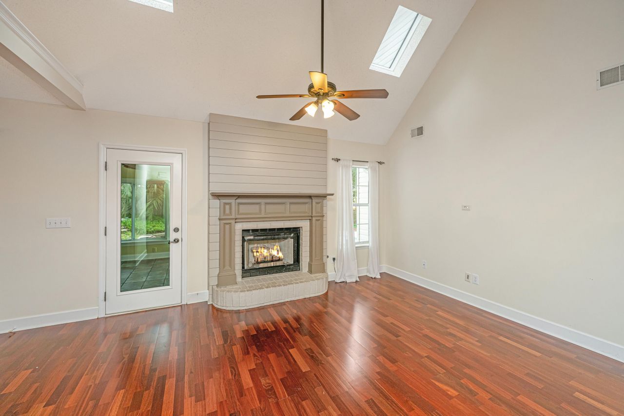 204 Factors Walk Photo 11