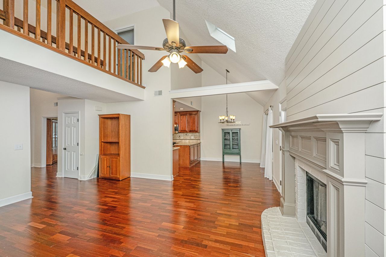 204 Factors Walk Photo 12