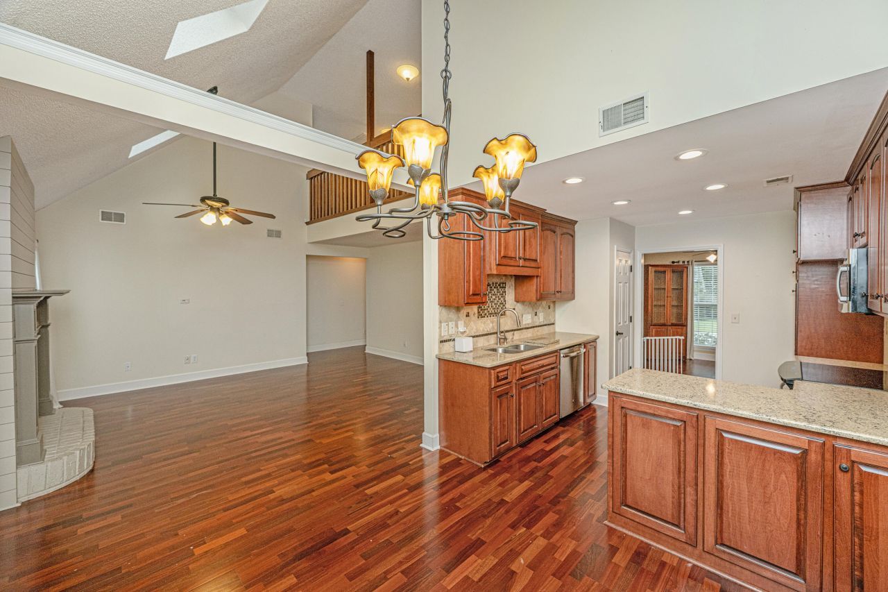 204 Factors Walk Photo 13