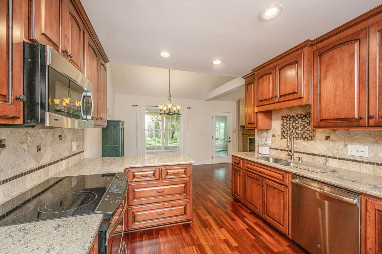 204 Factors Walk Photo 16