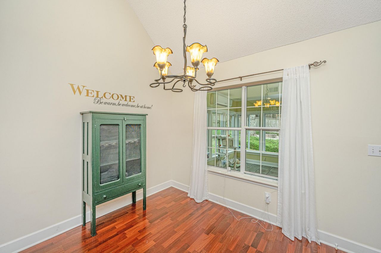 204 Factors Walk Photo 17