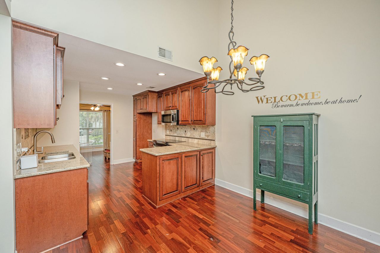 204 Factors Walk Photo 18