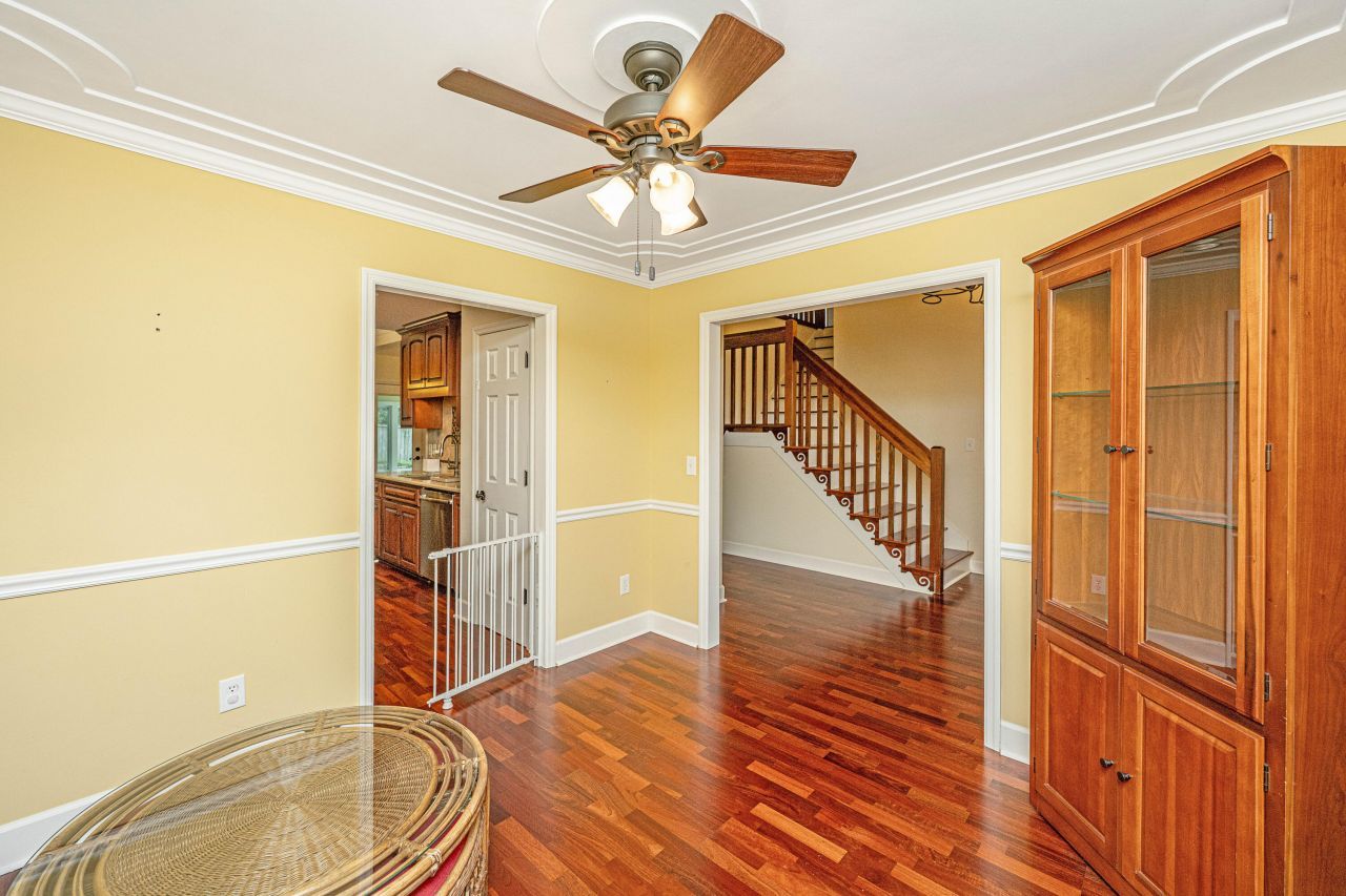 204 Factors Walk Photo 19