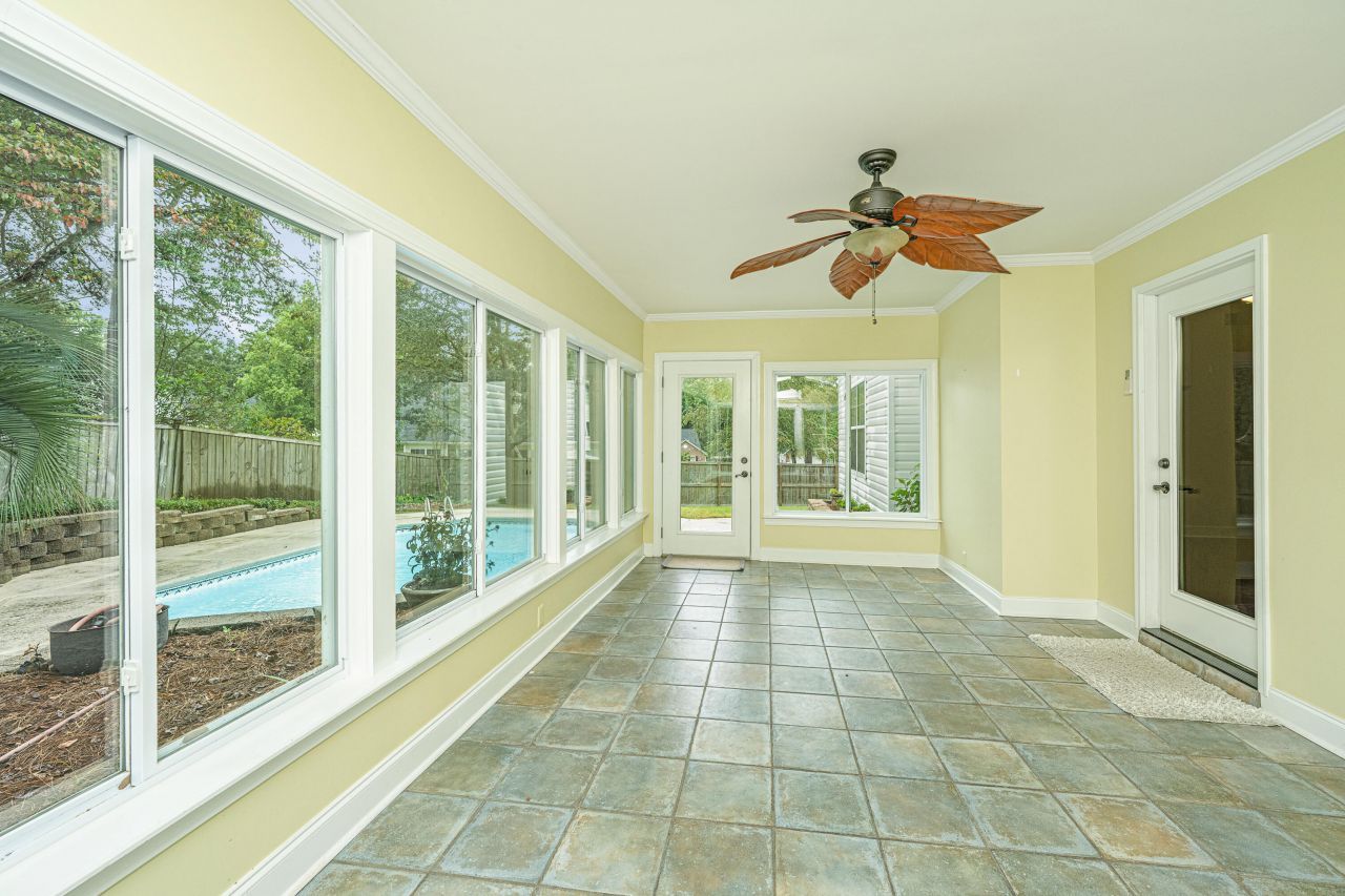 204 Factors Walk Photo 22