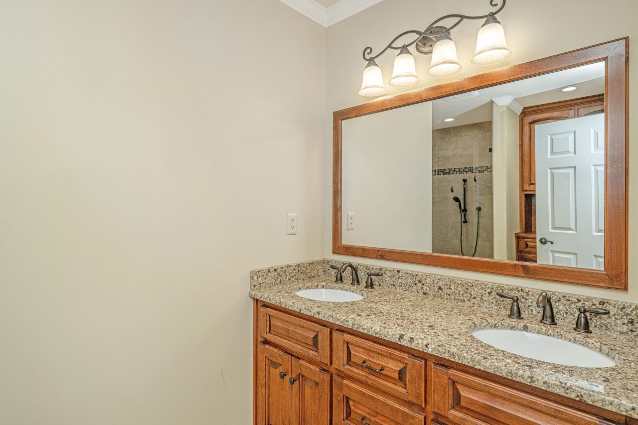 204 Factors Walk Photo 26