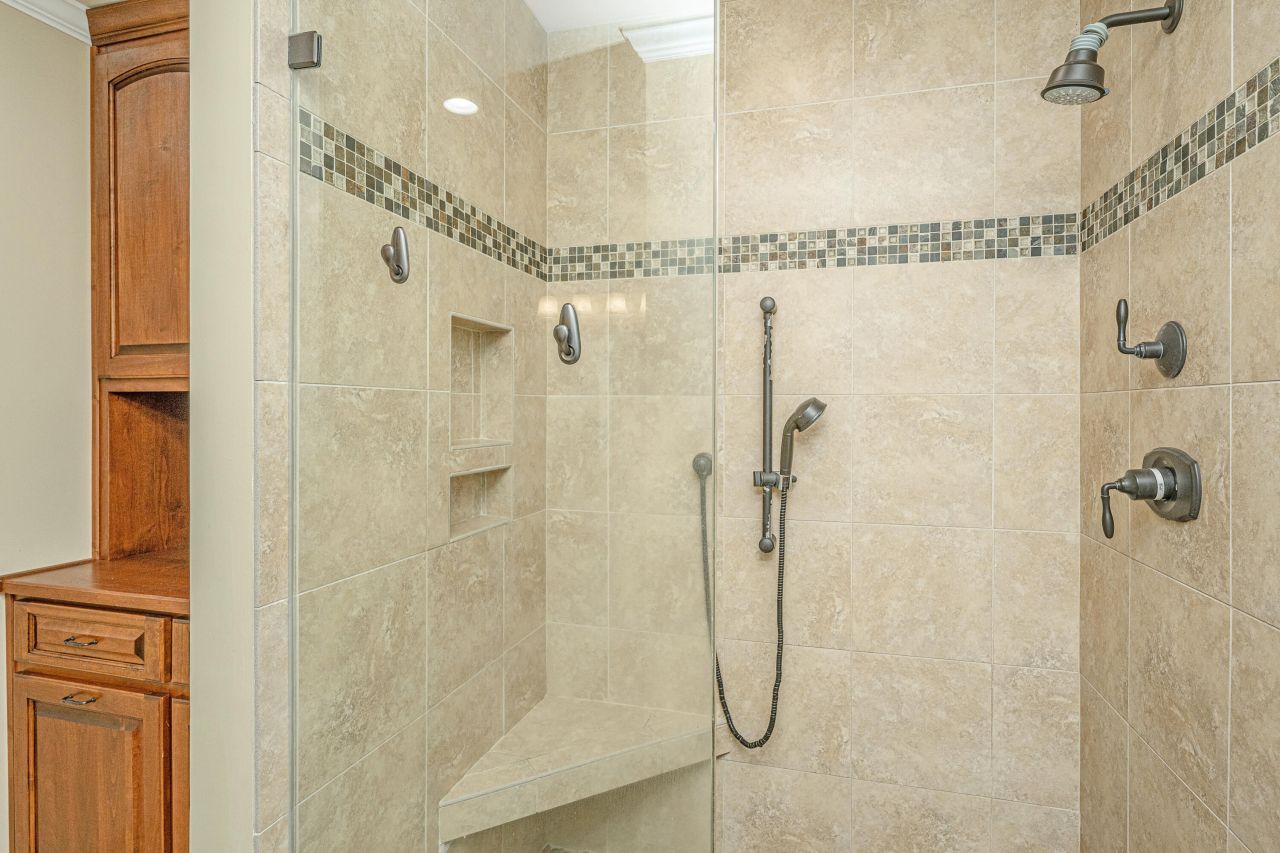 204 Factors Walk Photo 29