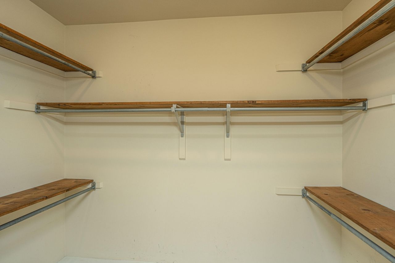 204 Factors Walk Photo 30