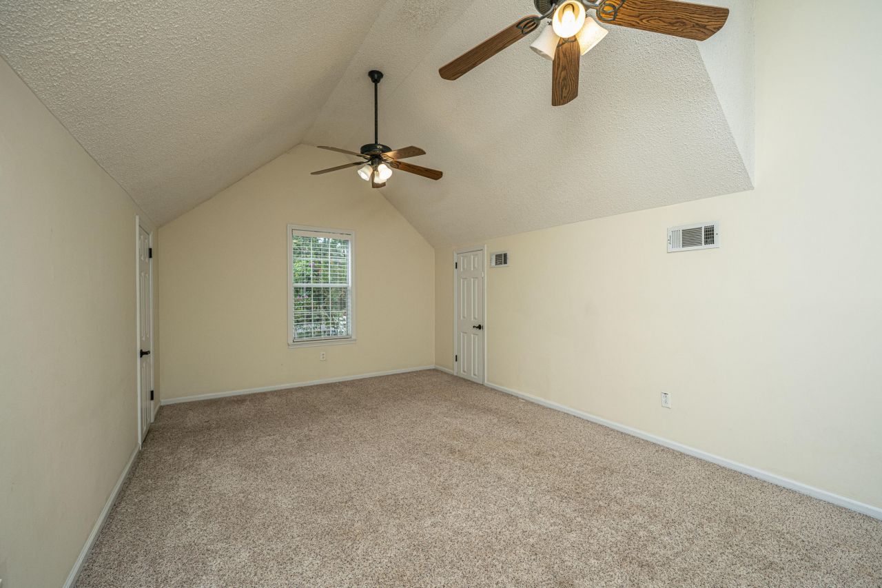 204 Factors Walk Photo 32