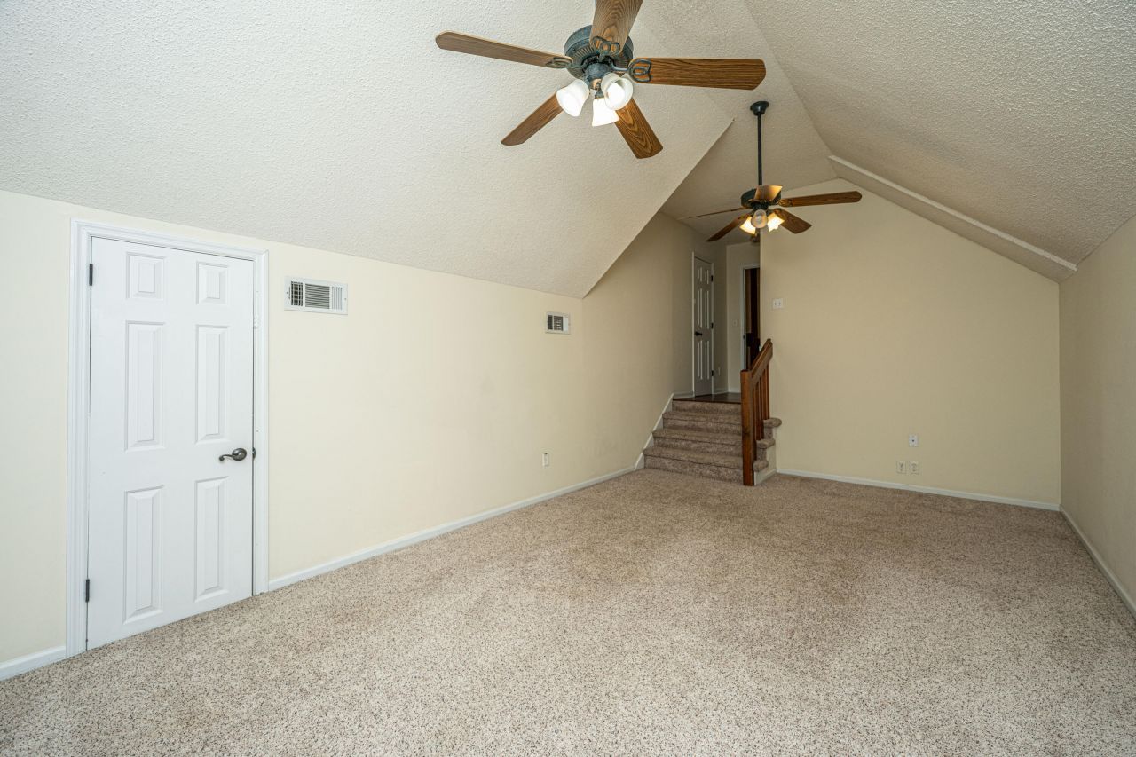 204 Factors Walk Photo 33