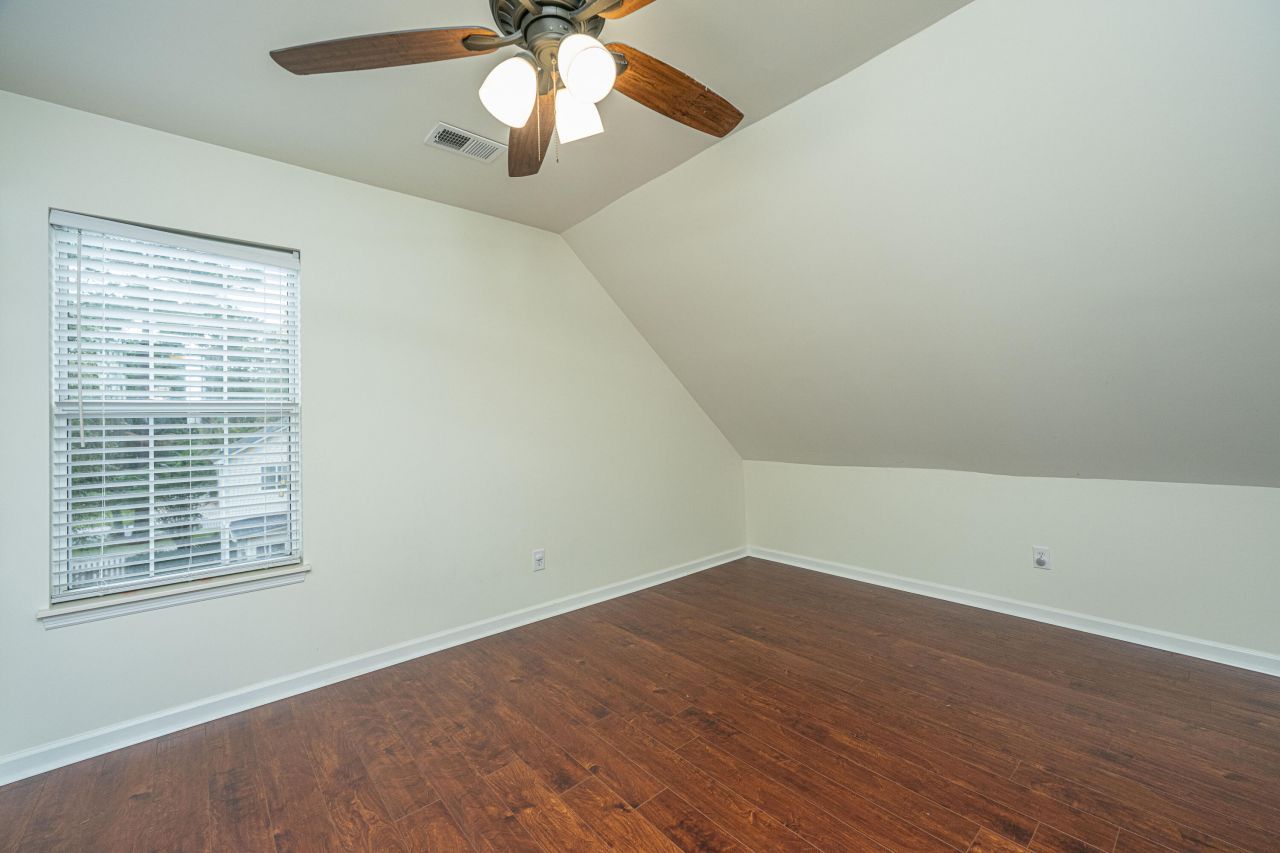 204 Factors Walk Photo 36