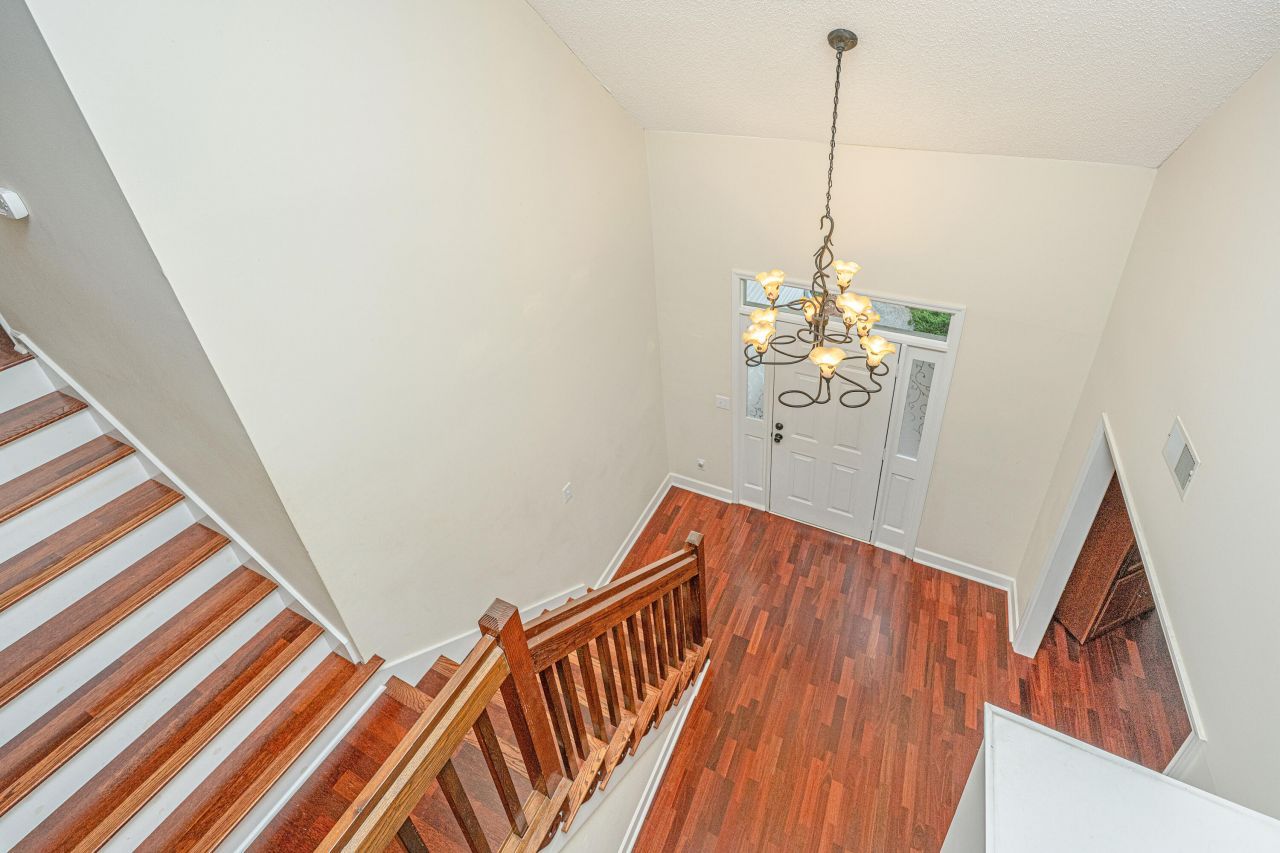 204 Factors Walk Photo 7