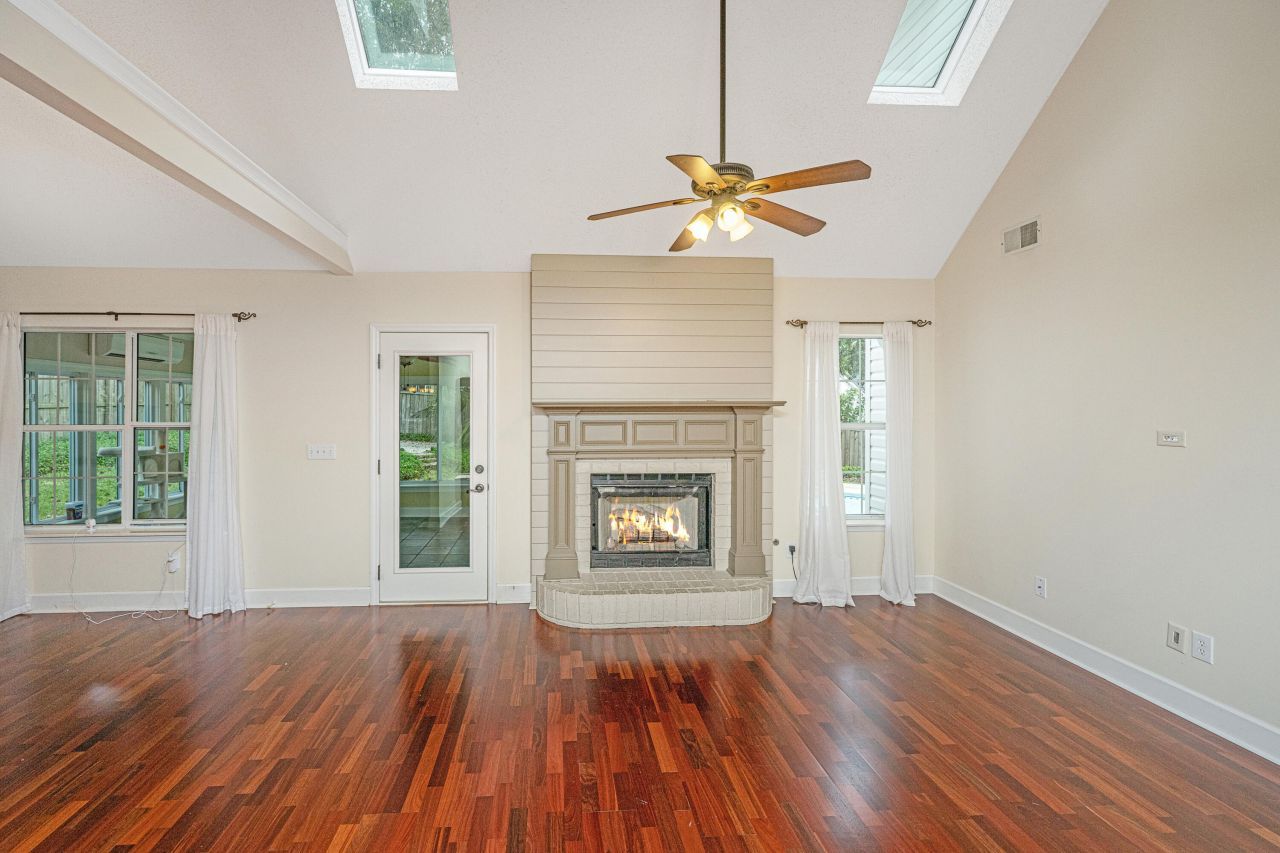 204 Factors Walk Photo 9