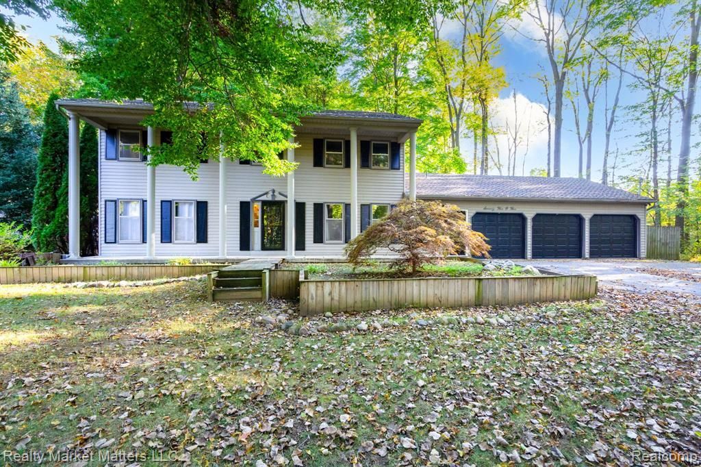 7505 Falling Leaf Court, Flushing, MI 48433 Main Photo