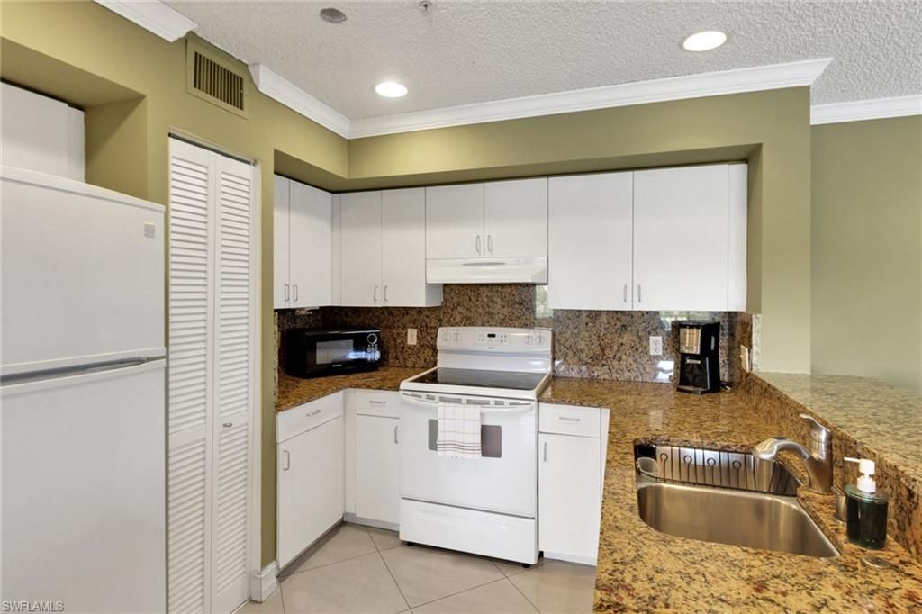 1195 Wildwood Lakes Blvd, Unit 202, Naples, FL 34104 Photo