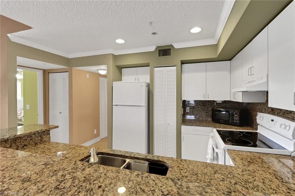 1195 Wildwood Lakes Blvd, Unit 202, Naples, FL 34104 Photo
