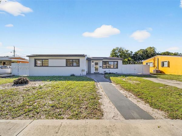 1320 NW 179th St, Miami Gardens, FL 33169