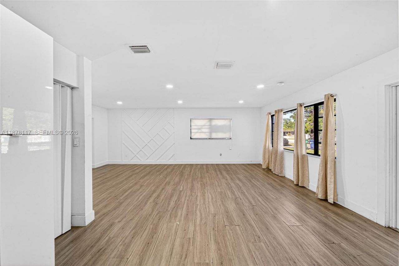 1320 NW 179th St, Miami Gardens, FL 33169 Photo