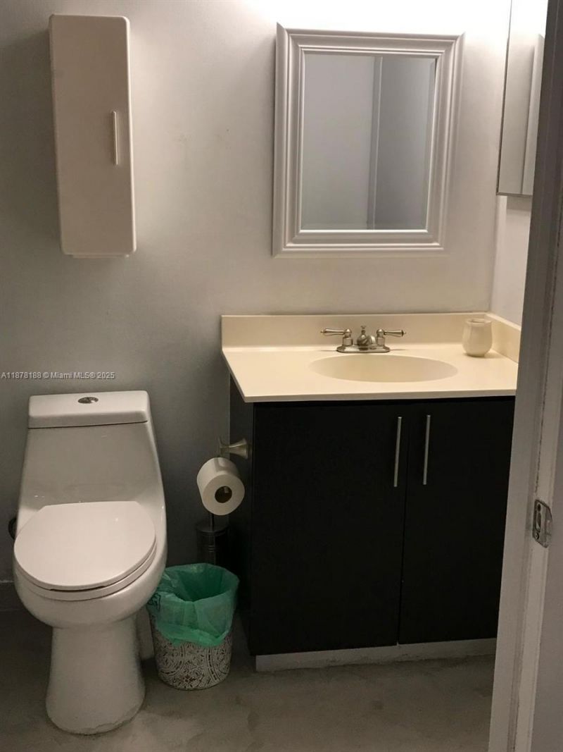 540 Brickell Key Dr, Unit 811, Miami, FL 33131 Photo