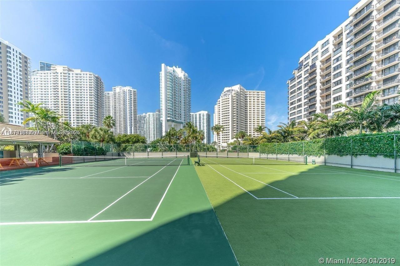 540 Brickell Key Dr, Unit 811, Miami, FL 33131 Photo