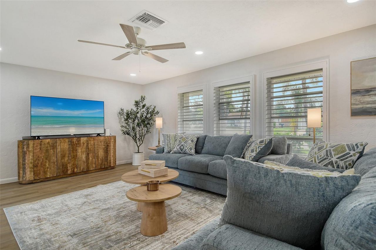 6722 Roxbury Drive, Sarasota, FL 34231 Photo