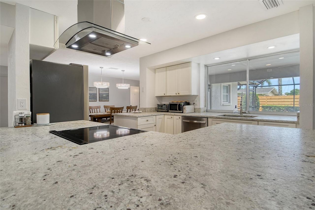 6722 Roxbury Drive, Sarasota, FL 34231 Photo