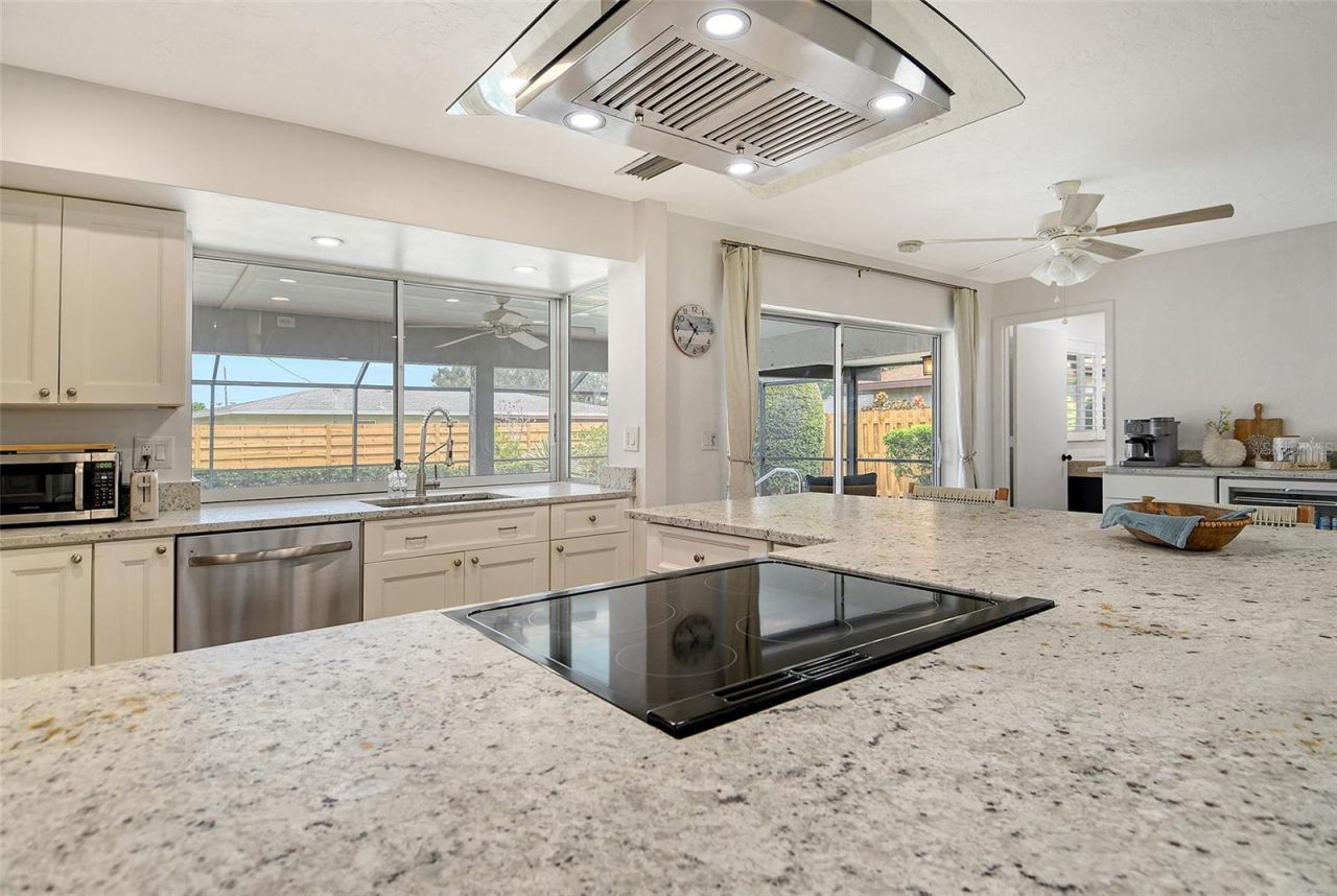 6722 Roxbury Drive, Sarasota, FL 34231 Photo