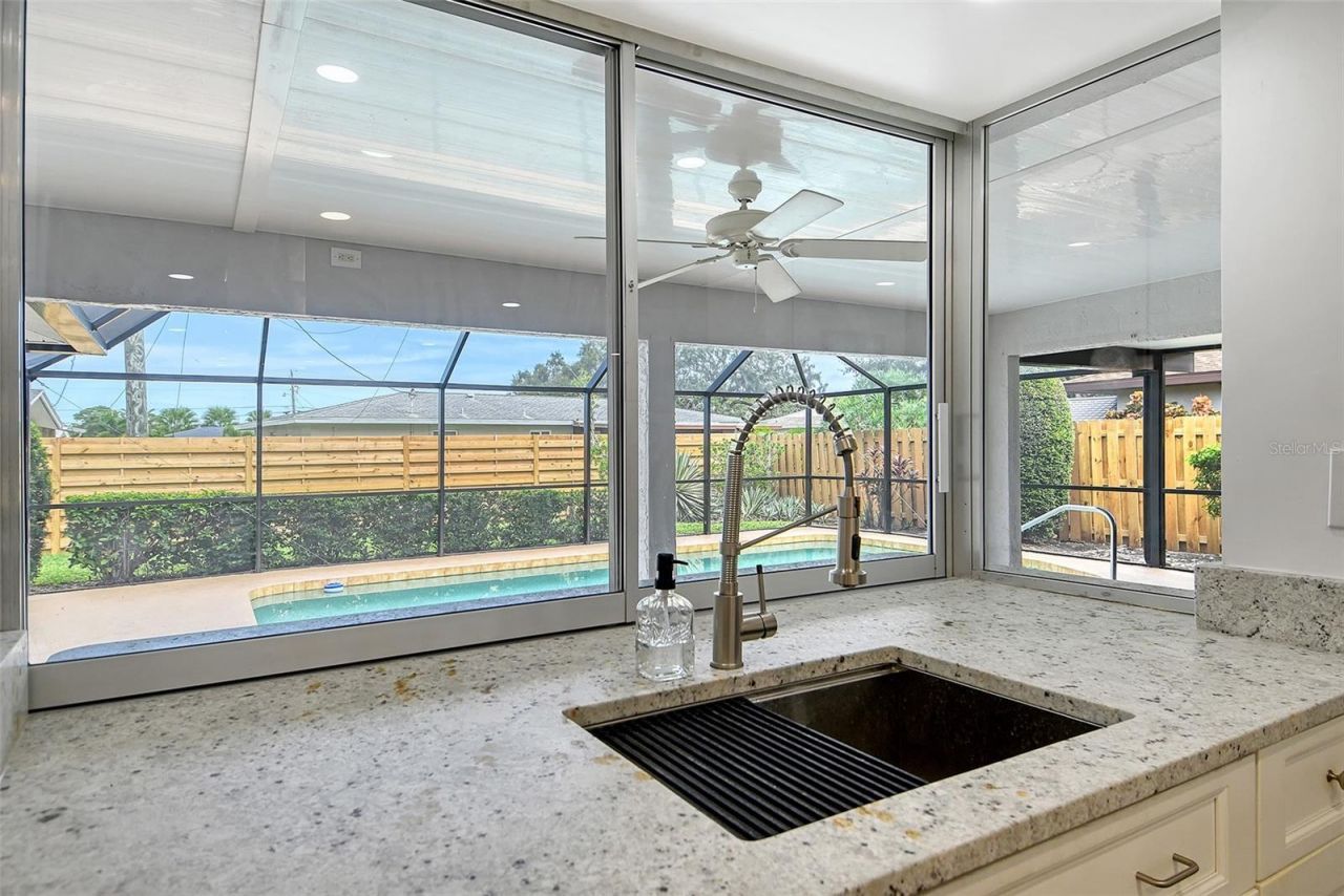 6722 Roxbury Drive, Sarasota, FL 34231 Photo