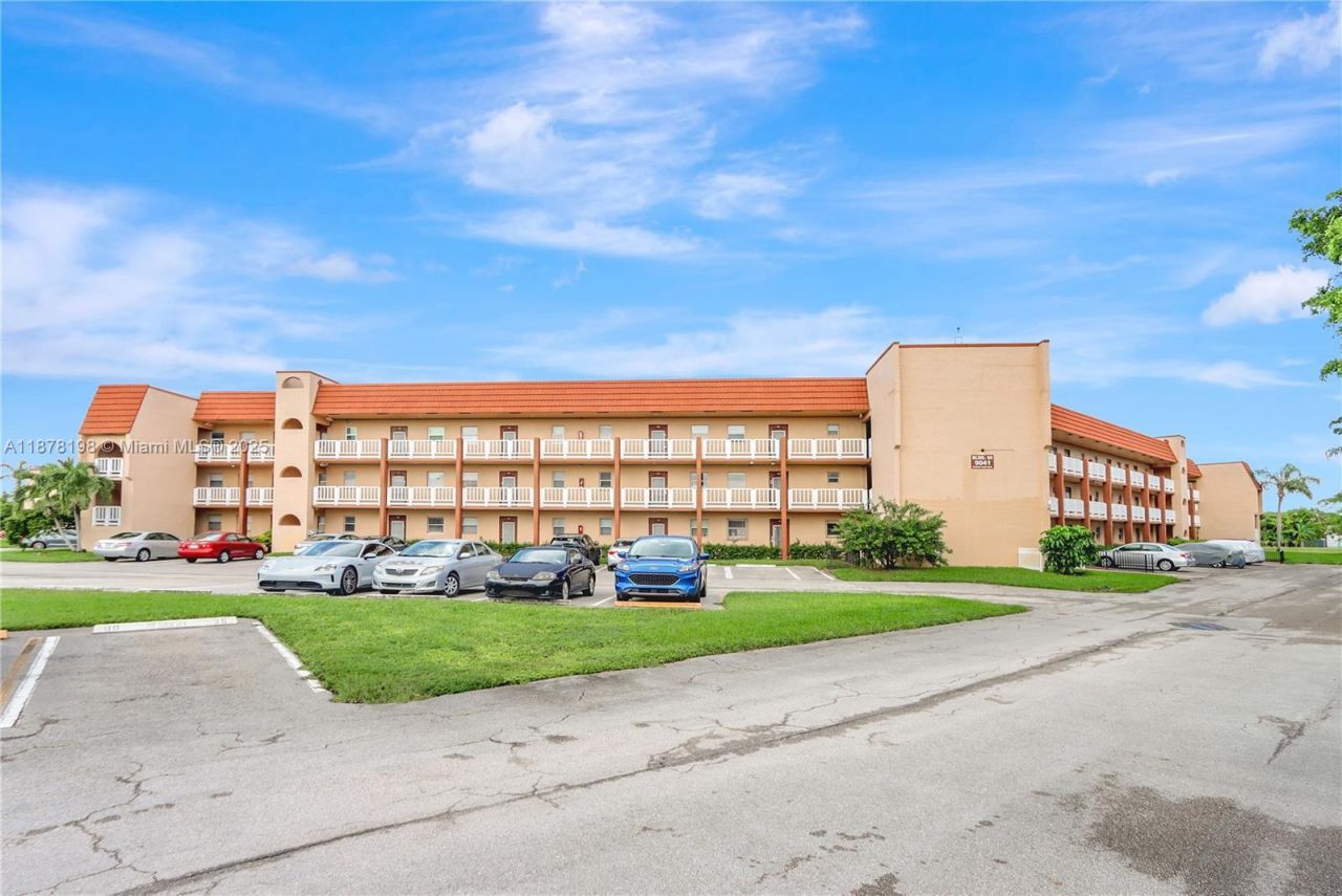 9041 Sunrise Lakes Blvd, Unit 106, Sunrise, FL 33322 Photo