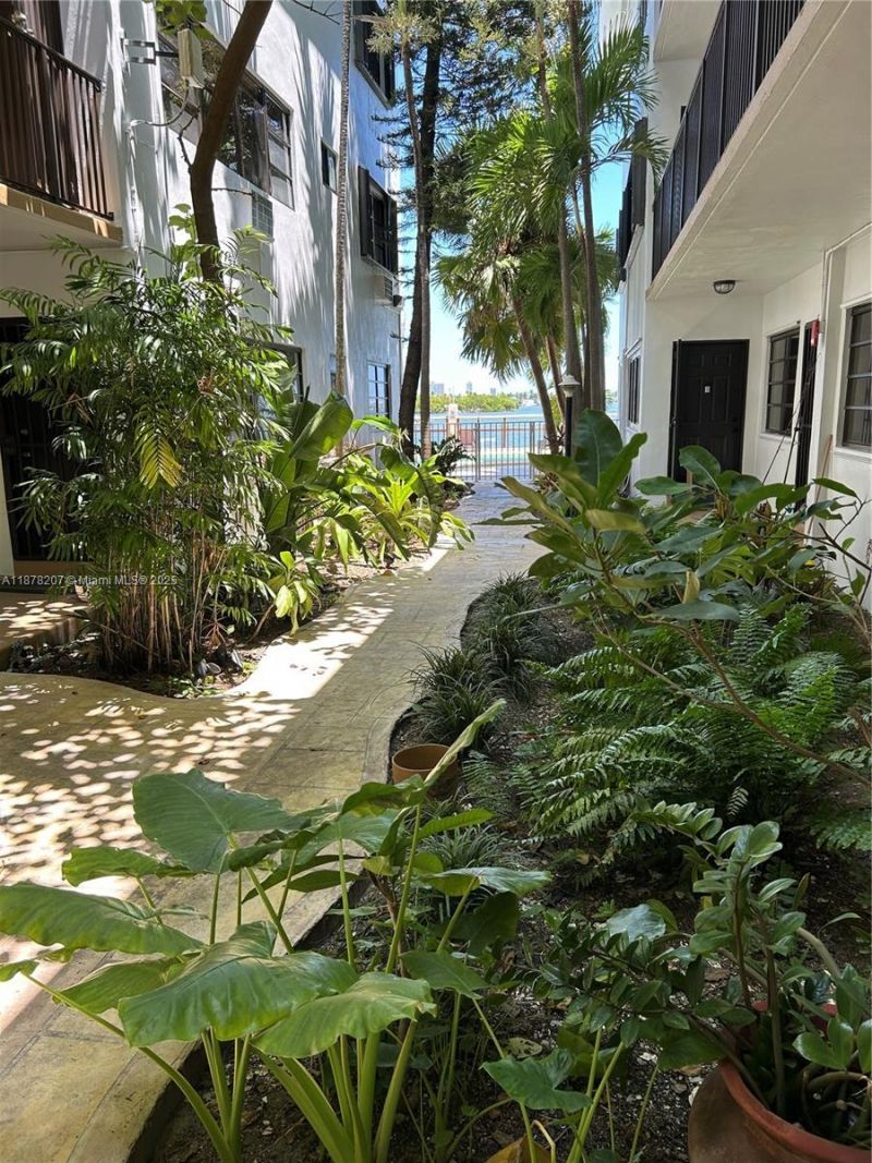 7845 NE Bayshore Ct, Unit 20, Miami, FL 33138 Photo