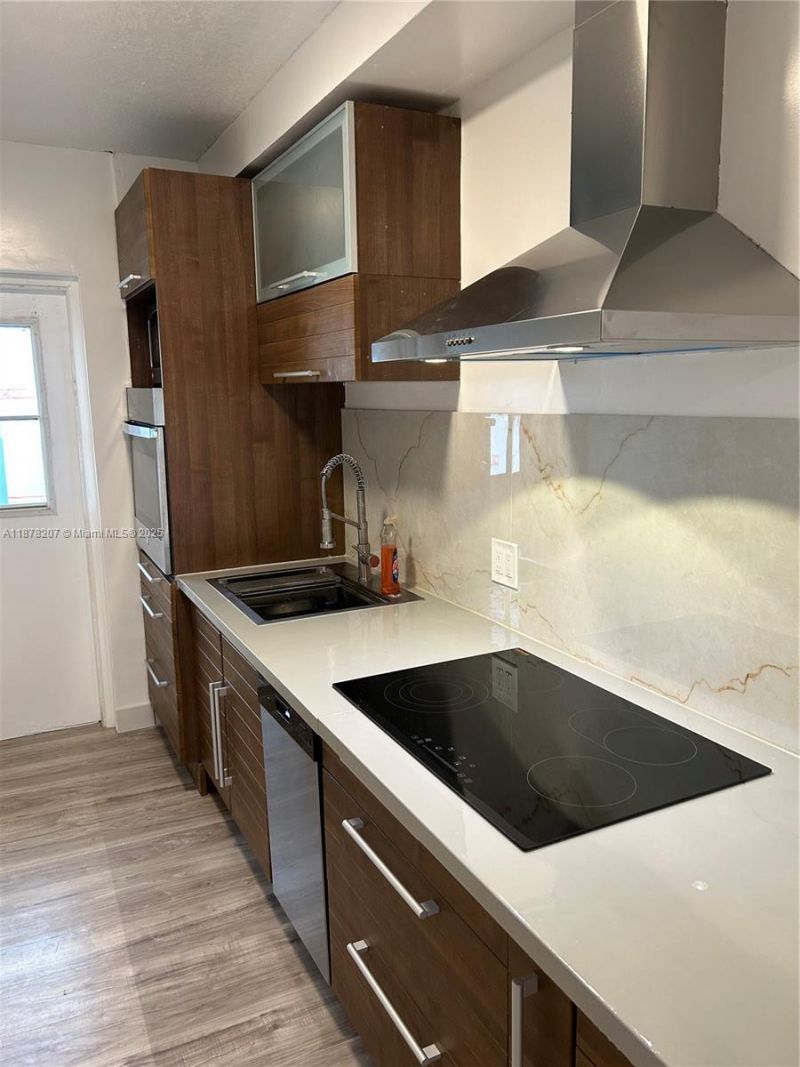 7845 NE Bayshore Ct, Unit 20, Miami, FL 33138 Photo