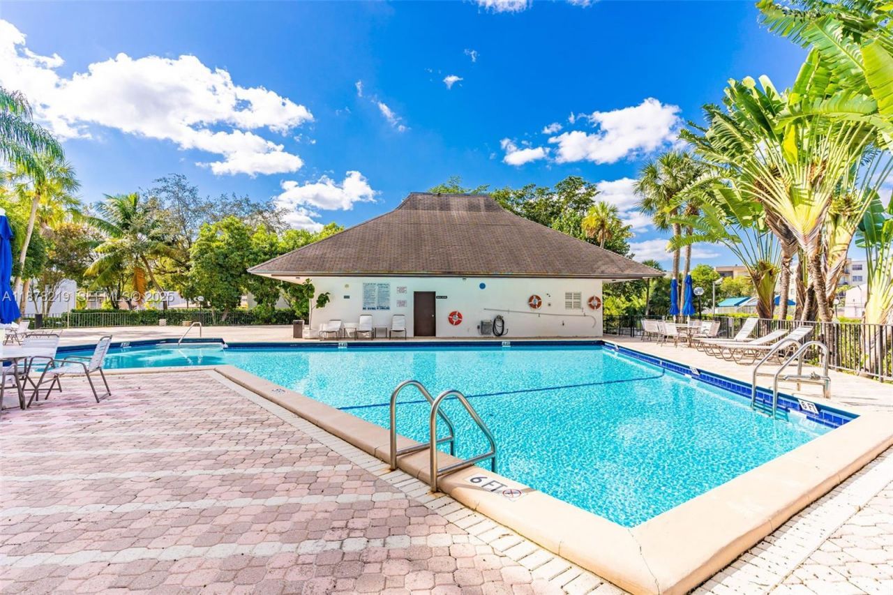 13951 Kendale Lakes Cir, Unit 307A, Miami, FL 33183 Photo