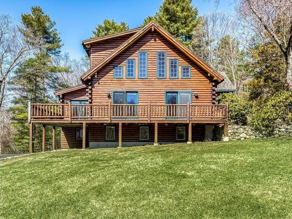 105 Uxbridge Rd, Mendon, MA 01756