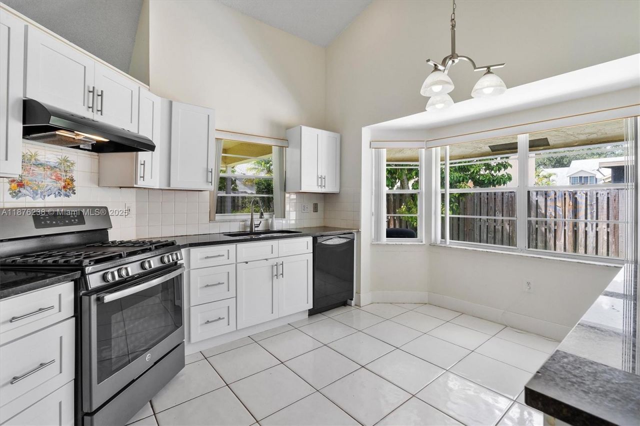 12265 NW 32nd Mnr, Sunrise, FL 33323 Photo