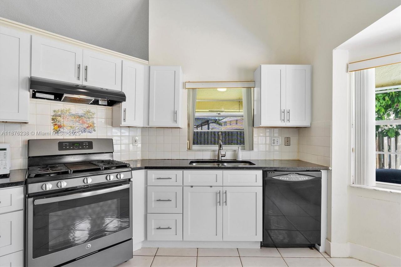 12265 NW 32nd Mnr, Sunrise, FL 33323 Photo