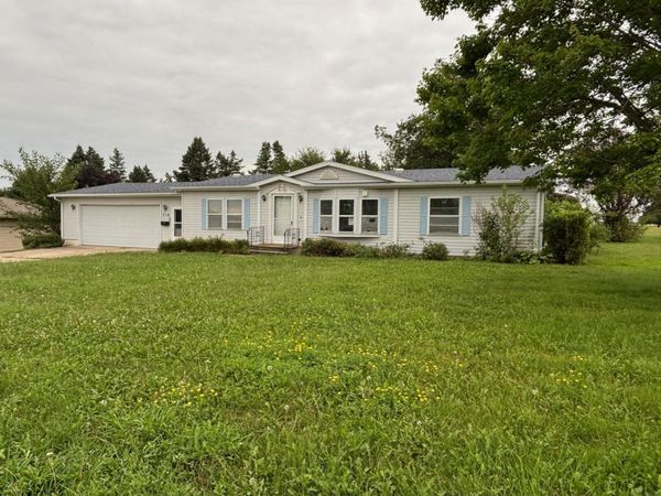 718 Edgeland, Gladbrook, IA 50635