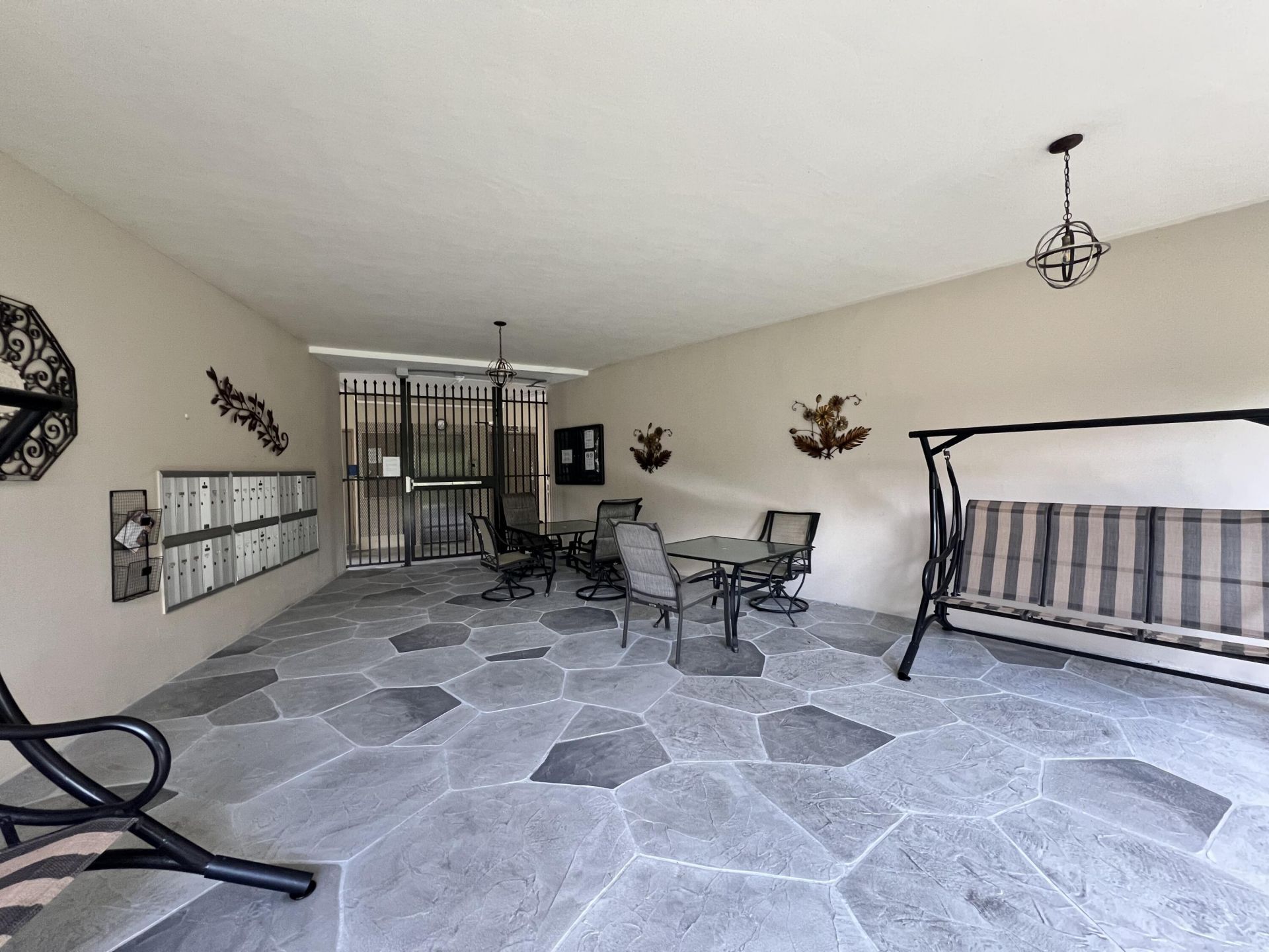5141 W Oakland Park Boulevard, Unit 201, Lauderdale Lakes, FL 33313 Photo